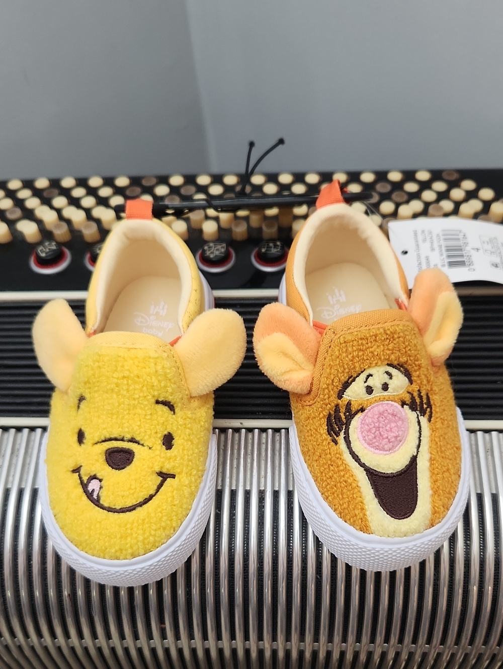 NWT - DISNEY BABY WINNIE THE POOH & TIGGER YELLOW & ORANGE SLIP ON SNEAKERS SZ 4